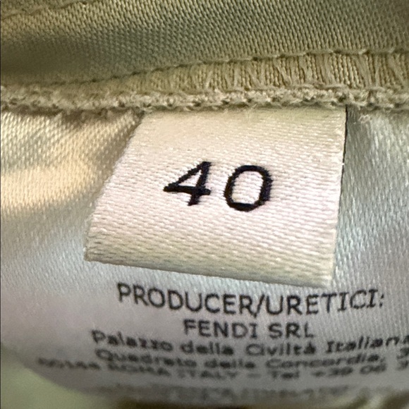 FENDI
satin-finish cargo trousers SZ 40 - Picture 9 of 9